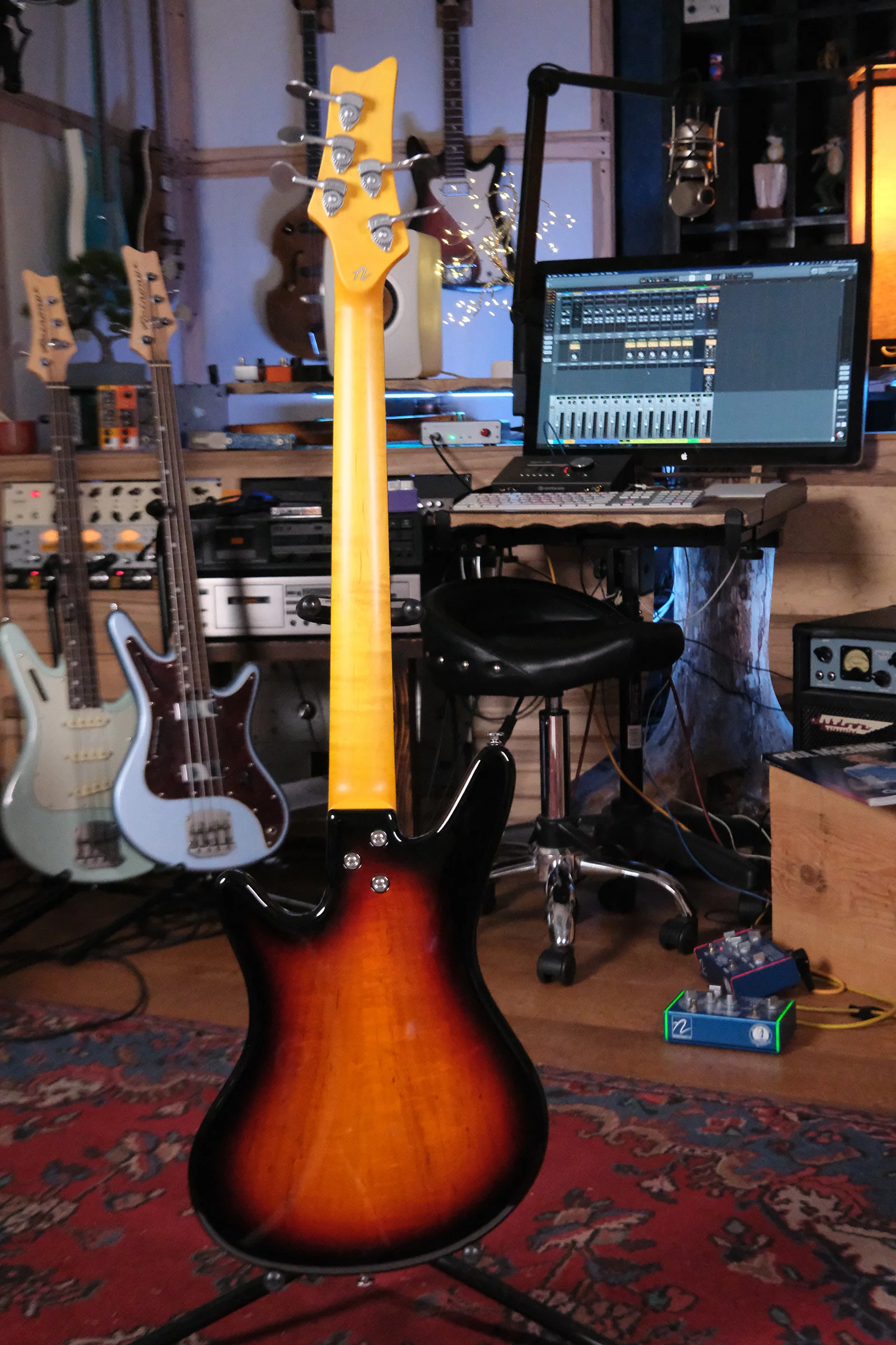 Acinonyx V Short Scale Bass Guitar - Faded 3-Tone Sunburst - Image 4