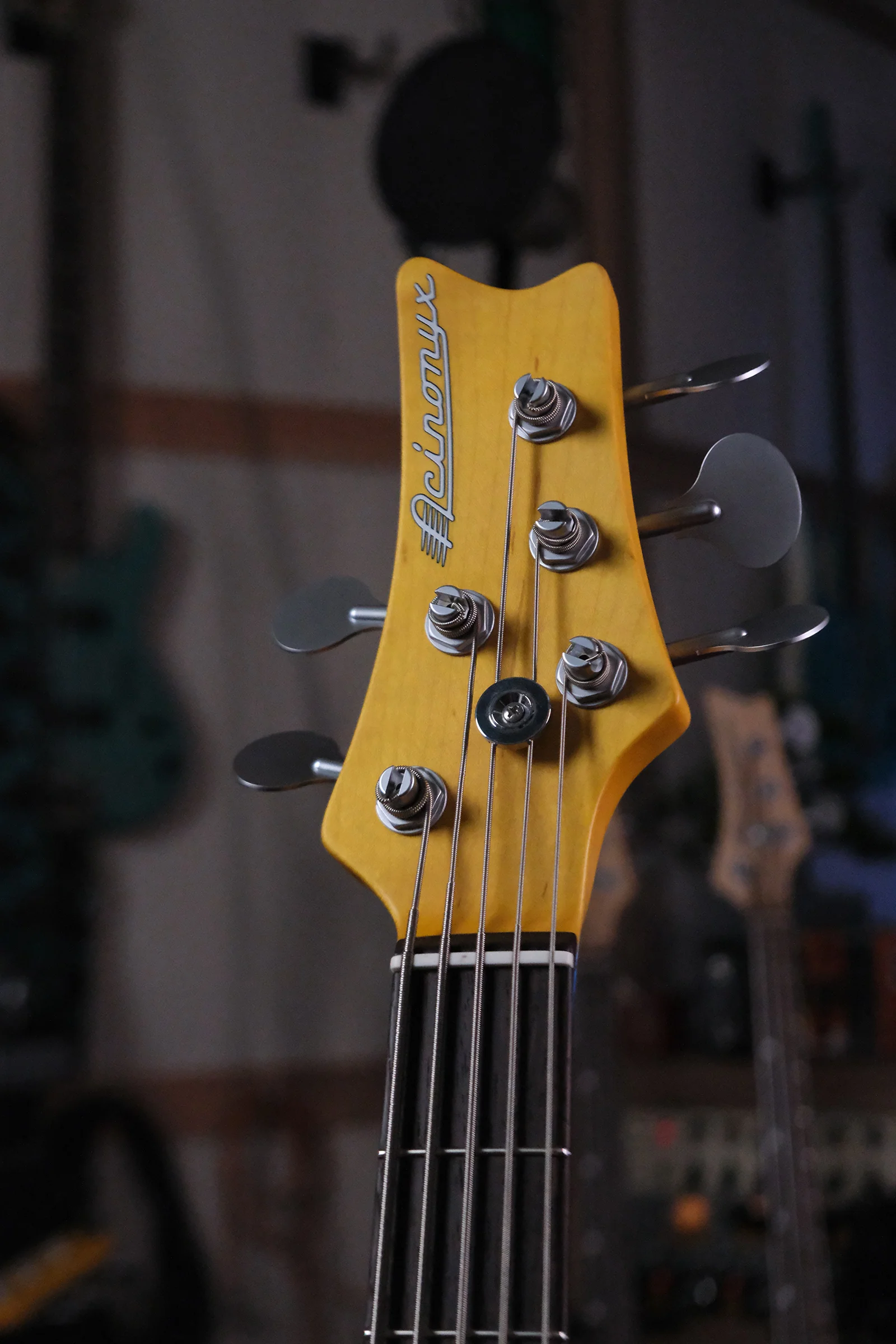 Acinonyx V Short Scale Bass Guitar - Faded 3-Tone Sunburst - Image 5
