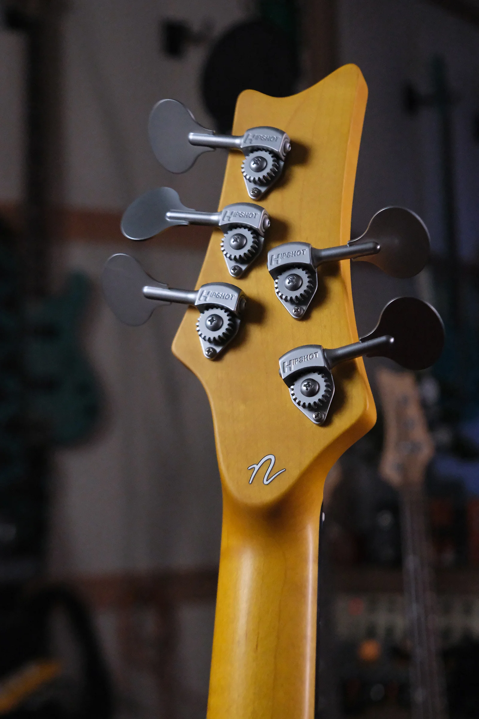 Acinonyx V Short Scale Bass Guitar - Faded 3-Tone Sunburst - Image 6