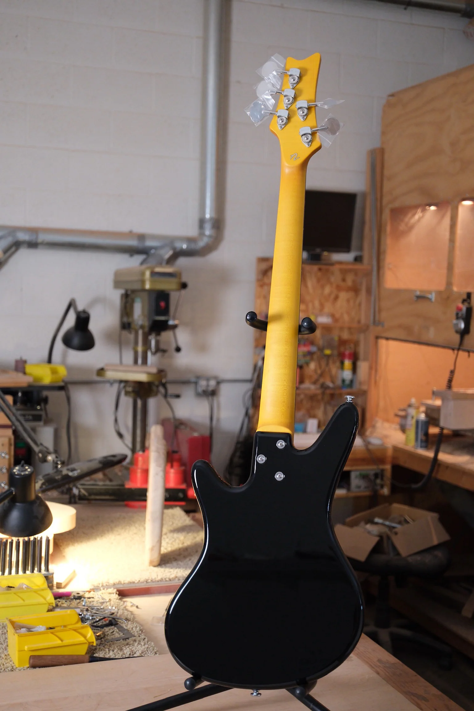 Acinonyx V Short Scale Bass Guitar - Black - Image 3