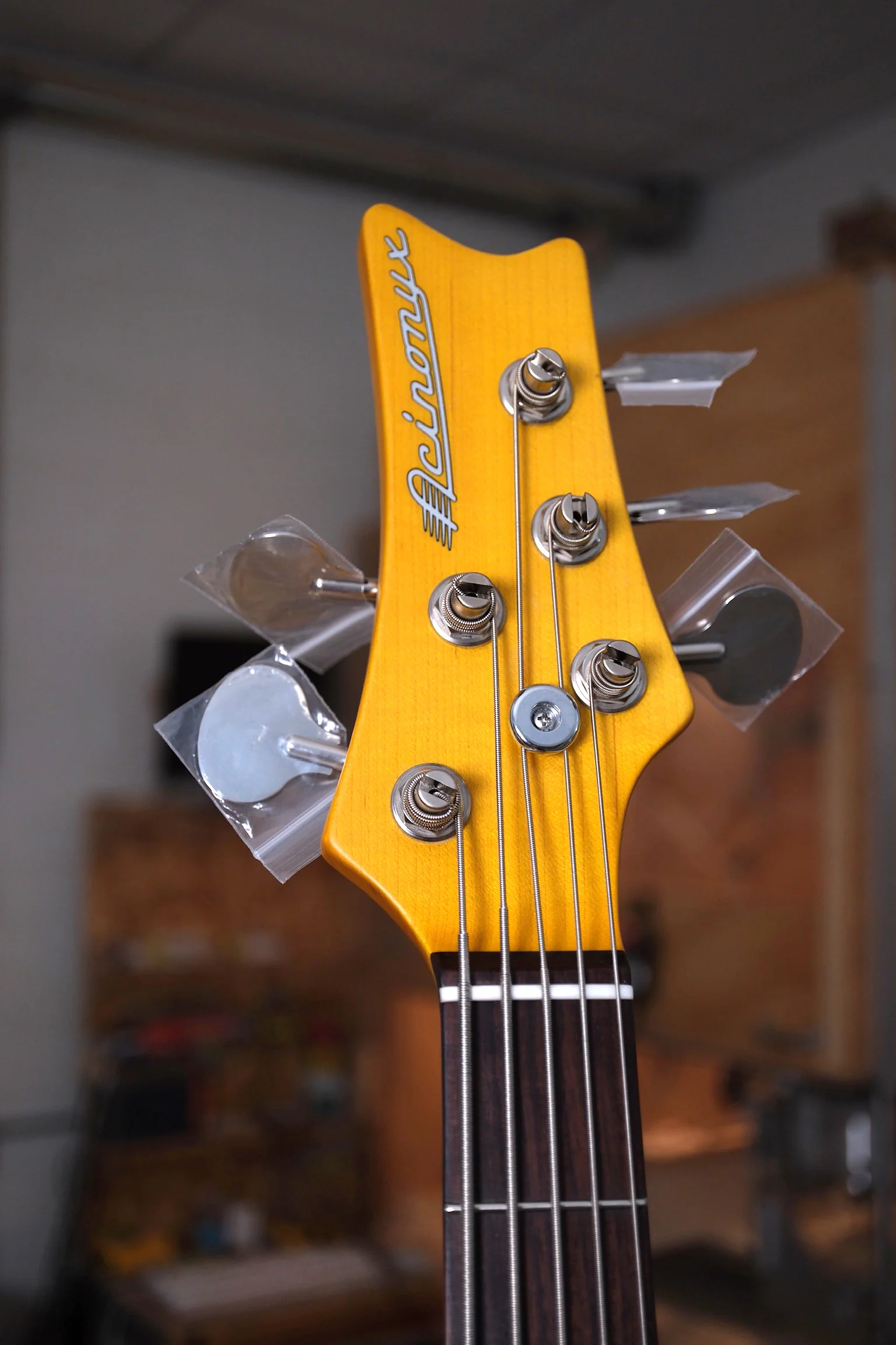 Acinonyx V Short Scale Bass Guitar - Aztec Gold - Image 5