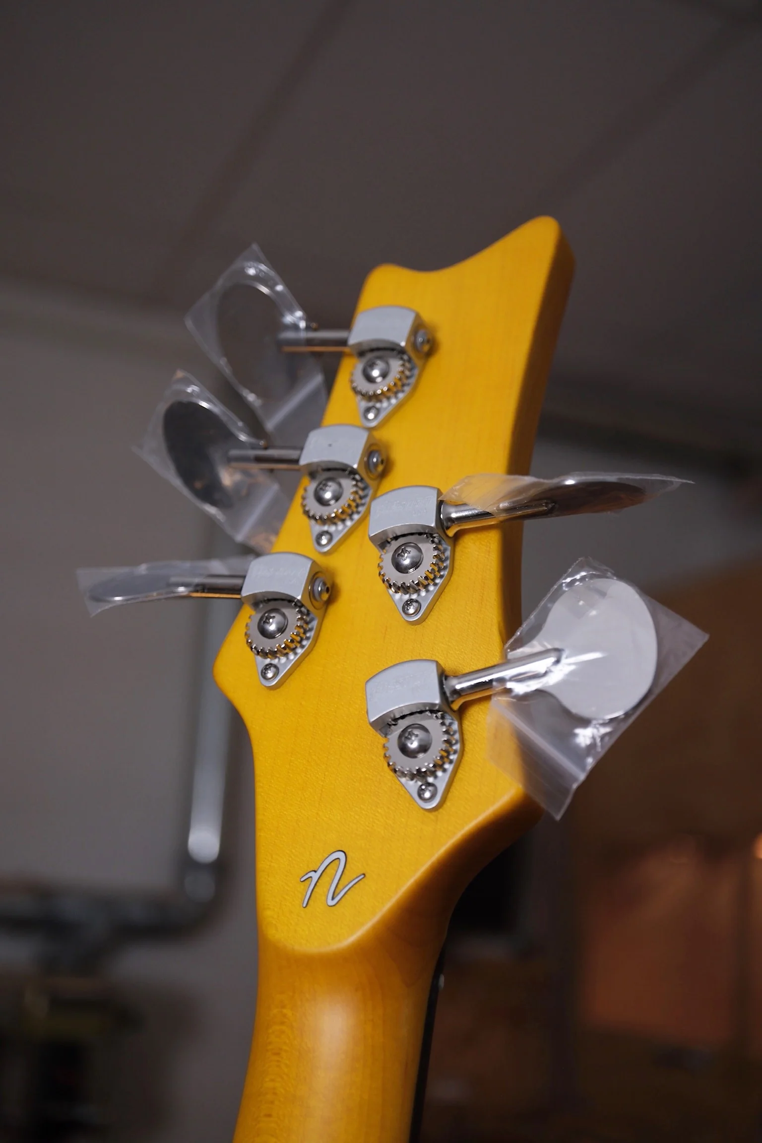 Acinonyx V Short Scale Bass Guitar - Aztec Gold - Image 6