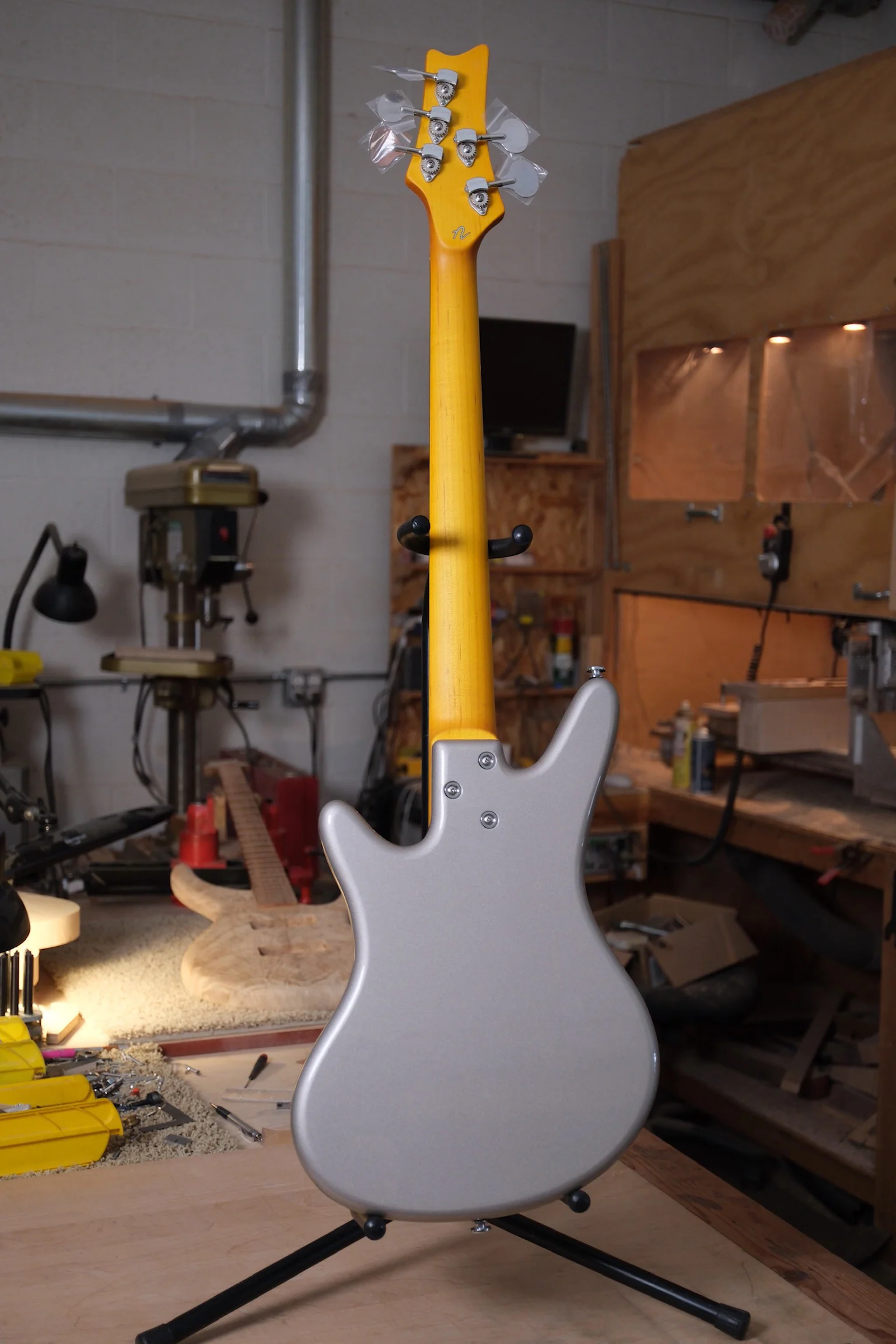 Acinonyx V Short Scale Bass Guitar - Inca Silver - Image 3