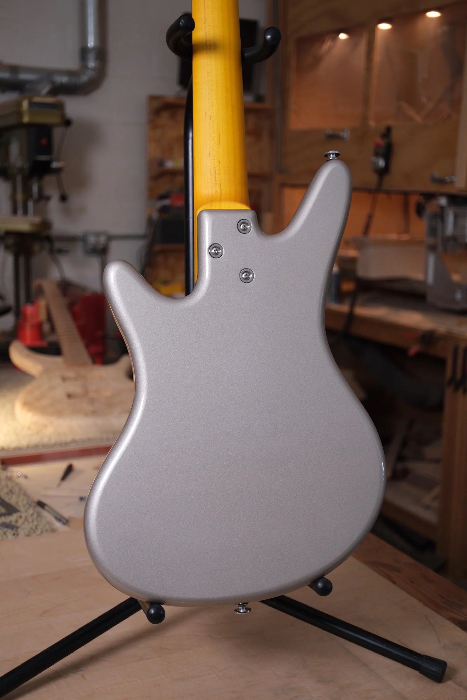 Acinonyx V Short Scale Bass Guitar - Inca Silver - Image 4