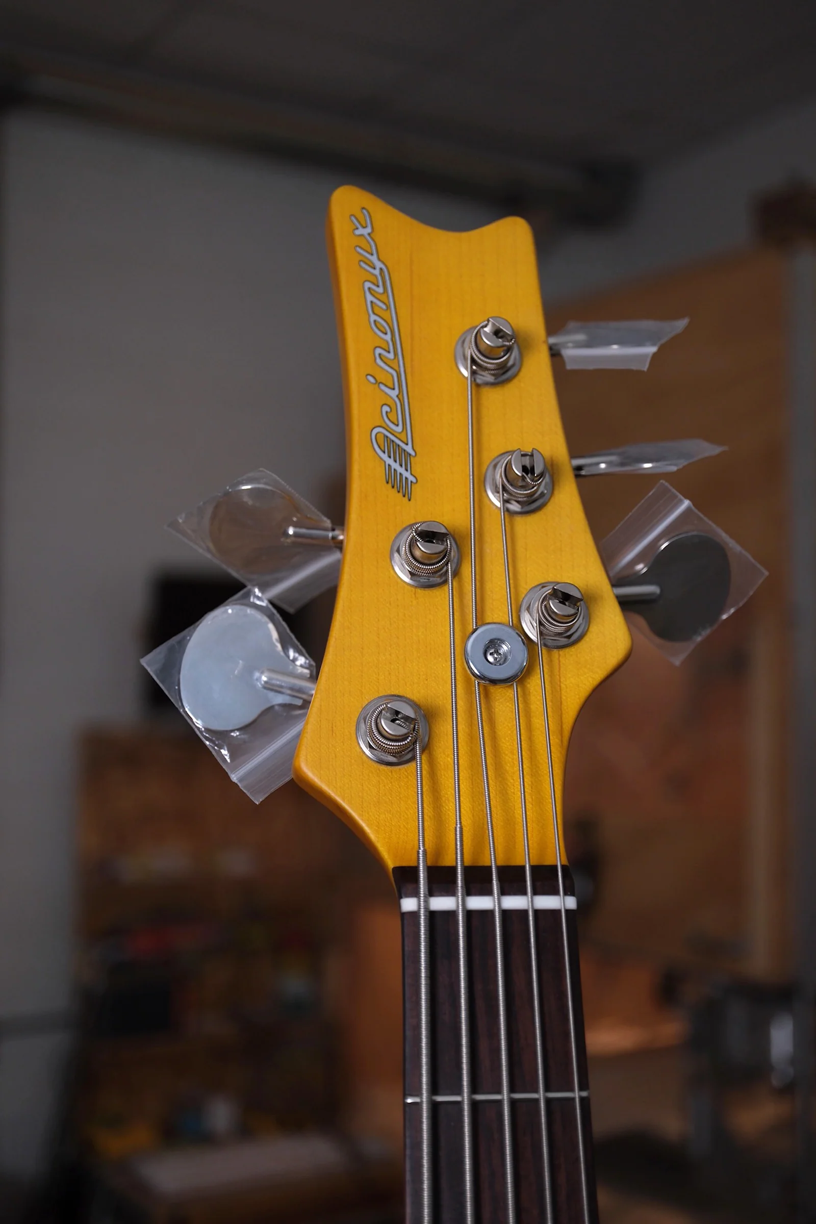 Acinonyx V Short Scale Bass Guitar - Inca Silver - Image 5