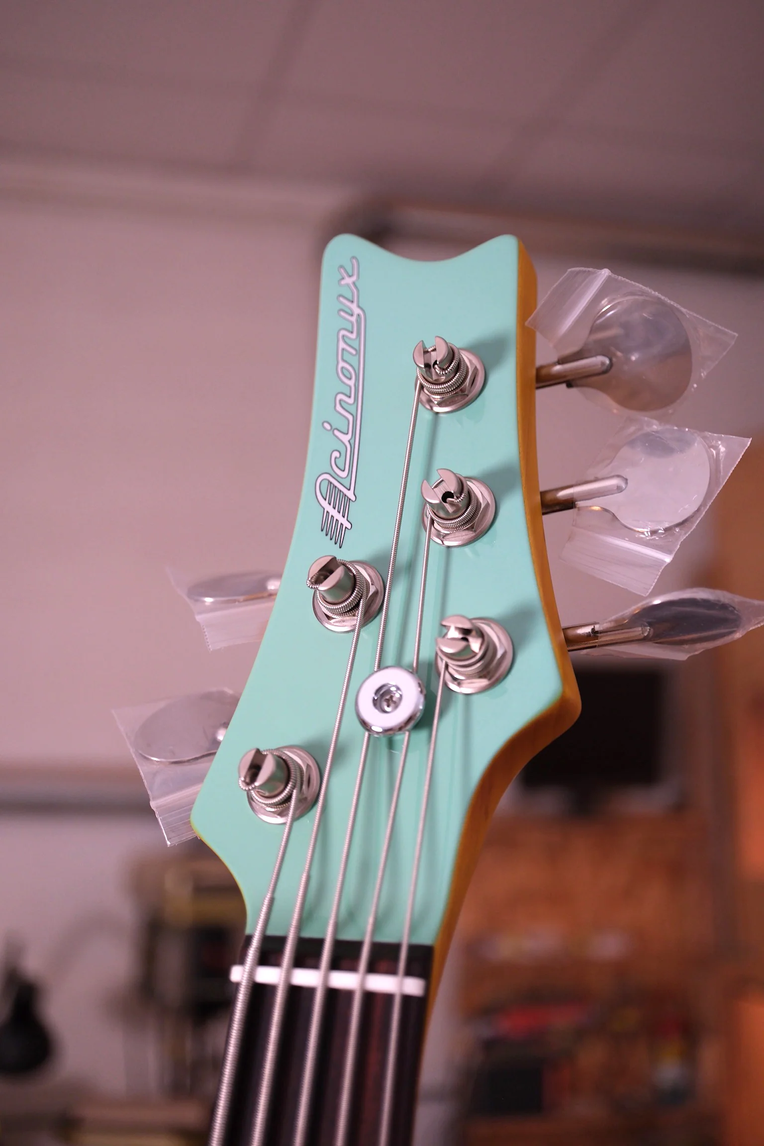 Acinonyx V Short Scale Bass Guitar - Seafoam Green - Image 4