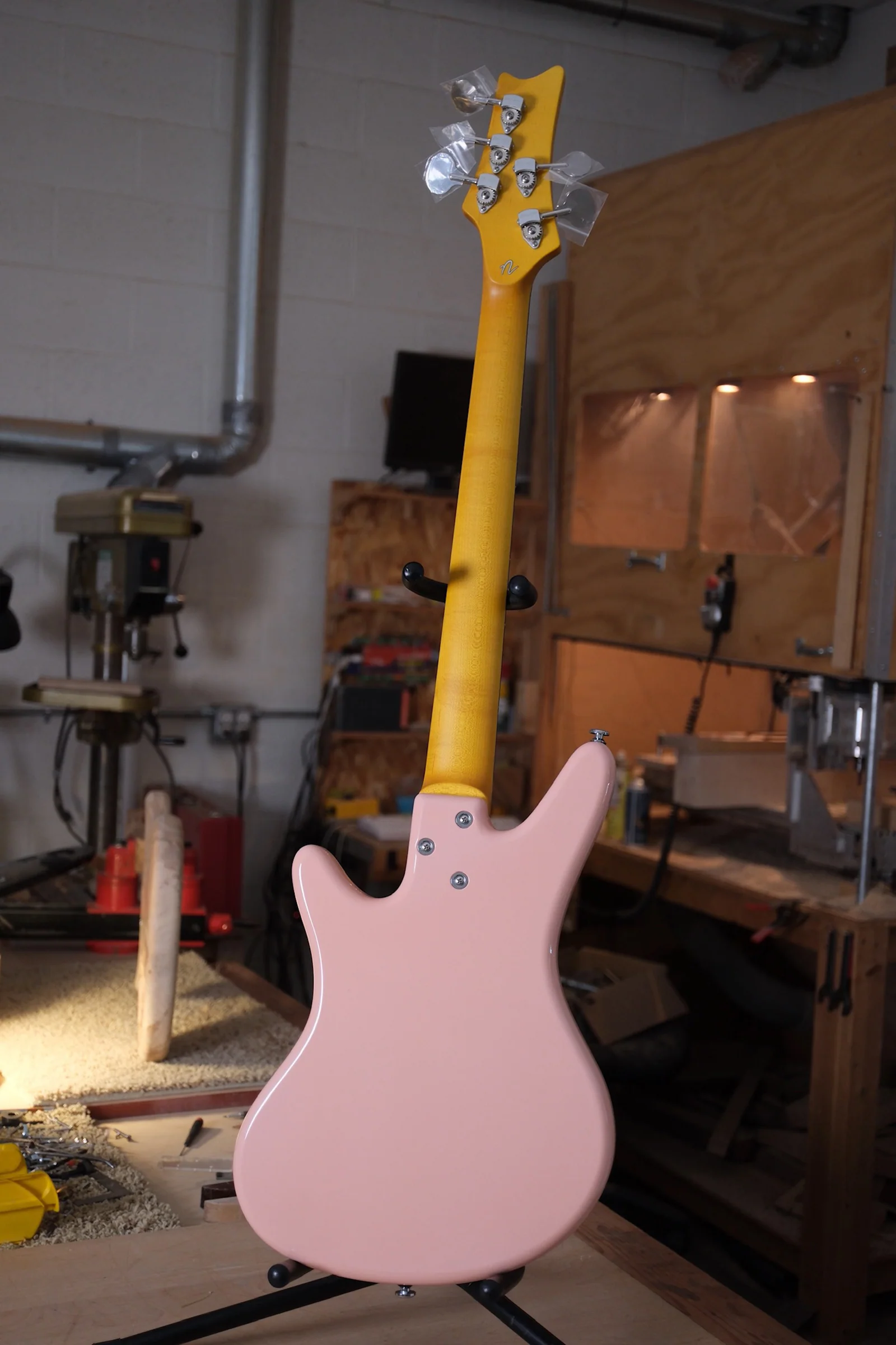 Acinonyx V Short Scale Bass Guitar - Shell Pink - Image 3